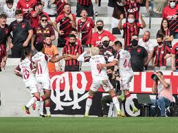 Jogadores e torcida do Athlético-PR